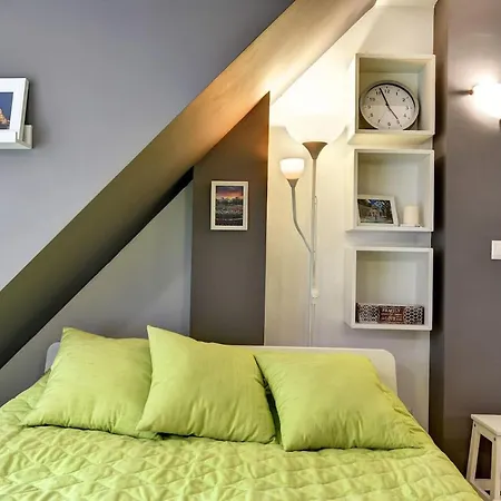 Cozy Small In A Quiet Area Apartment *