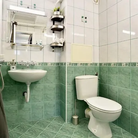 Cozy Small In A Quiet Area Apartment *